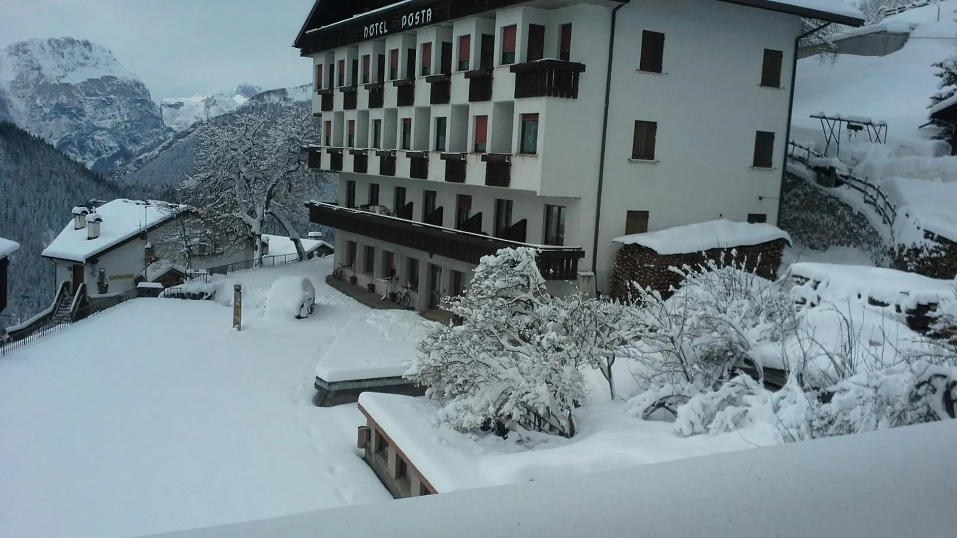 Szálloda Albergo Posta Colle Santa Lucia